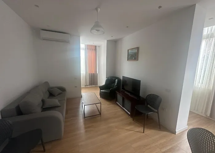 Tulip - Amazing Location * טיראנה